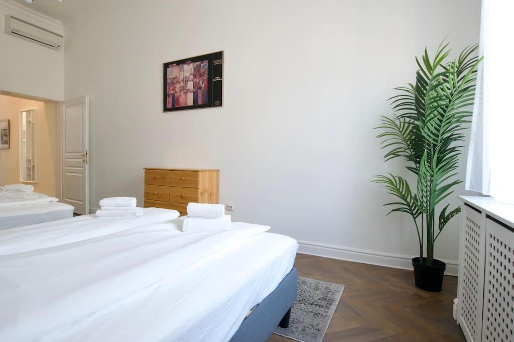 Premium Apartment By Hi5- Anker Apartment Budapesta Exterior foto