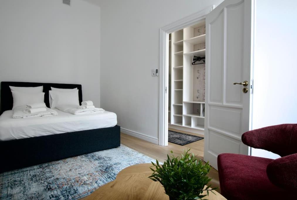 Premium Apartment By Hi5- Anker Apartment Budapesta Exterior foto