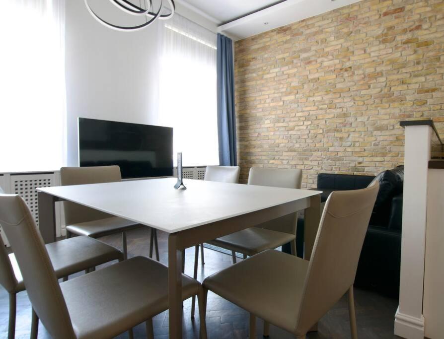 Premium Apartment By Hi5- Anker Apartment Budapesta Exterior foto