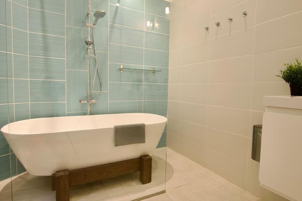 Premium Apartment By Hi5- Anker Apartment Budapesta Exterior foto