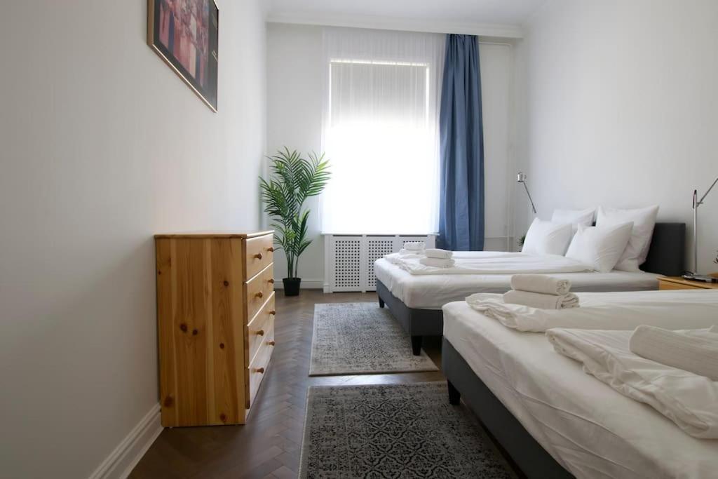 Premium Apartment By Hi5- Anker Apartment Budapesta Exterior foto