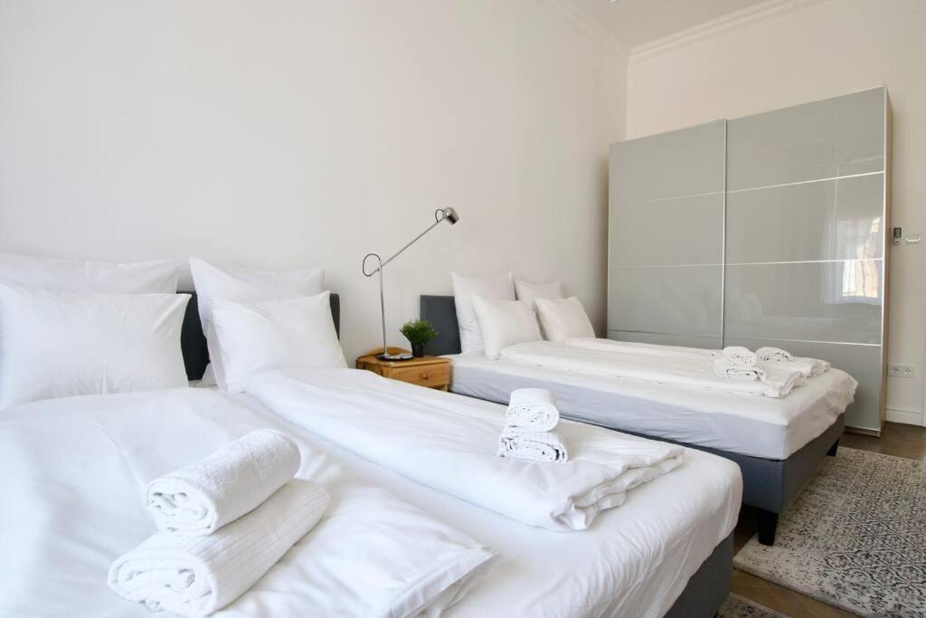 Premium Apartment By Hi5- Anker Apartment Budapesta Exterior foto