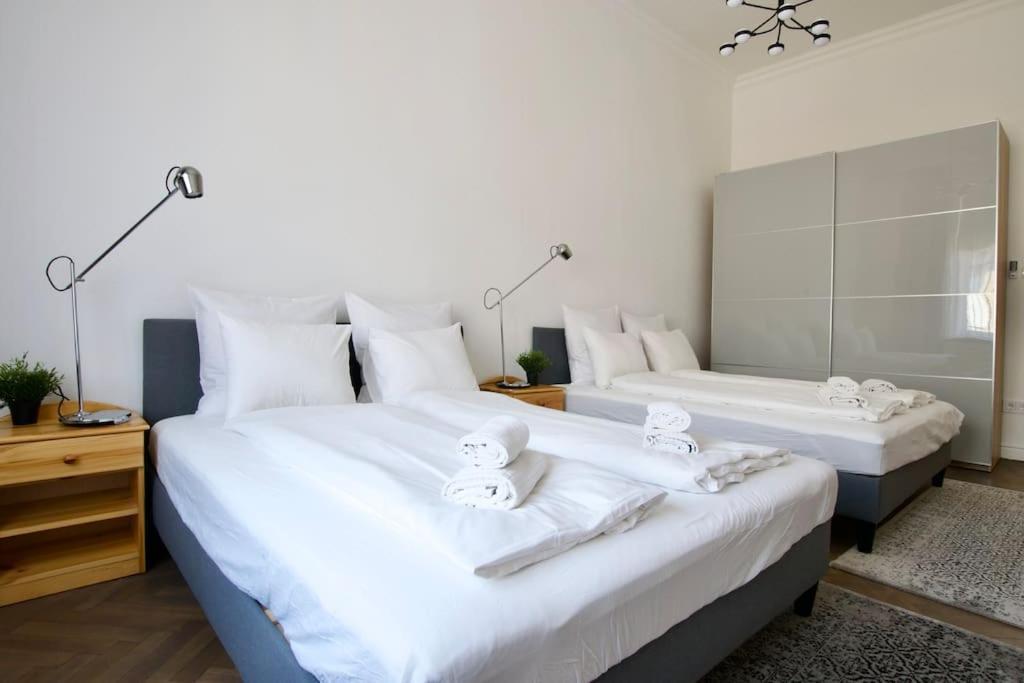 Premium Apartment By Hi5- Anker Apartment Budapesta Exterior foto
